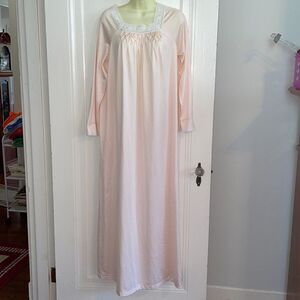Vtg Shadowline light pink lace smock‎ square neck nylon long sleeve nightgown